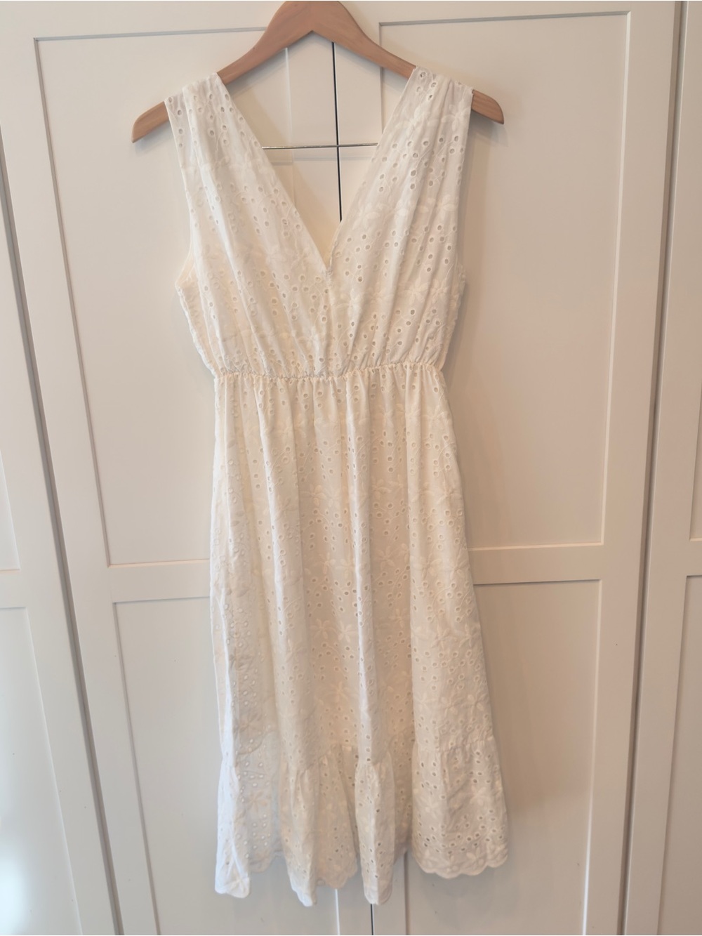 Lungo L’Arno White Eyelet V-Neck Sleeveless Midi Dress Made in Italy Size L
